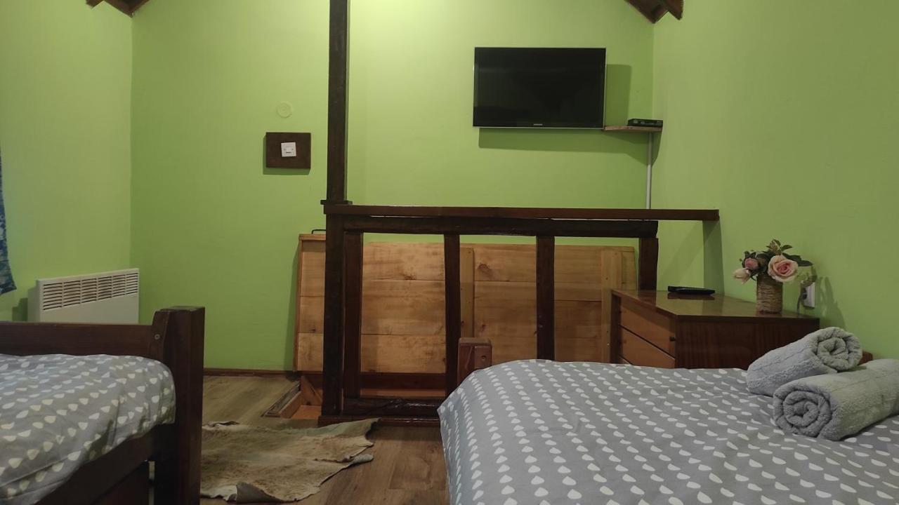 Appartamento Wood House Ruma Esterno foto